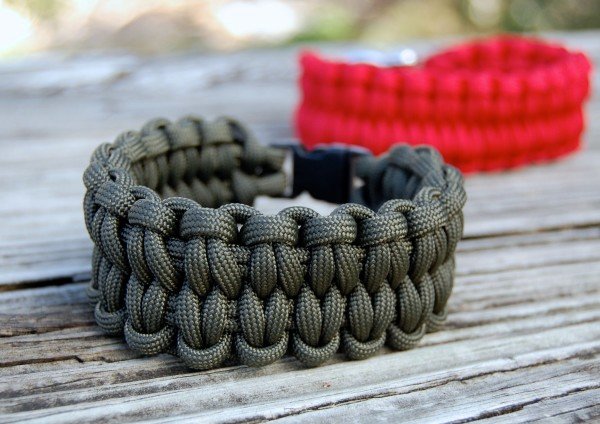 How to Make Paracord Survival Bracelets | 16 Cool Projects | Paracord: Everything You'll Ever Need to Know
