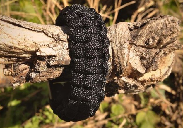 Paracord: Everything You'll Ever Need to Know by Survival Life at http://survivallife.com/2014/11/20/paracord/