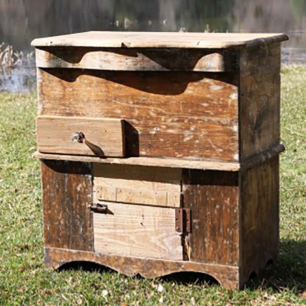 A vintage ice box similar to the one in the story. Read more at http://survivallife.com/2015/10/05/off-the-grid-straw-and-ice/