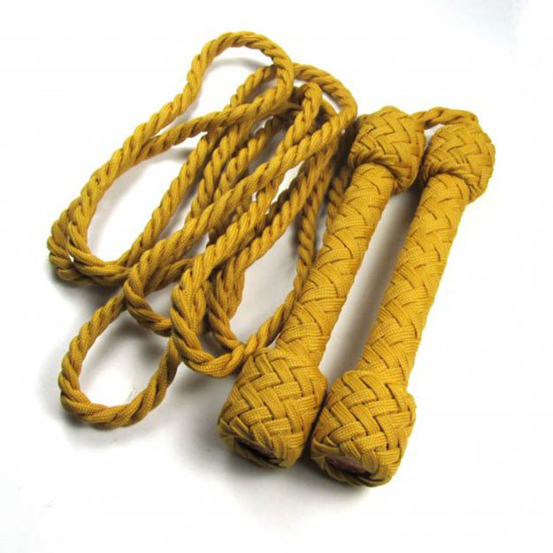 uses-paracord-jump-rope