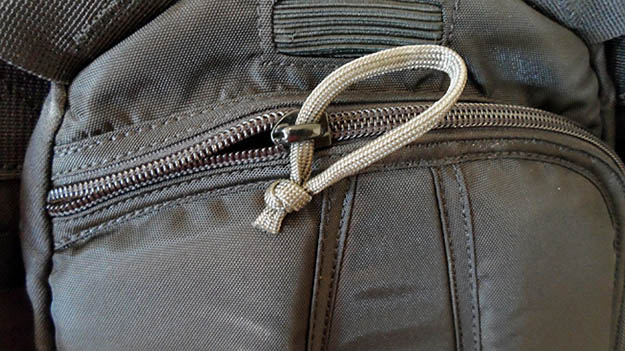 uses-paracord-zipper-pull