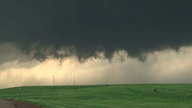 A wall cloud like this one is a telltale sign of tornadic activity. (Image via)