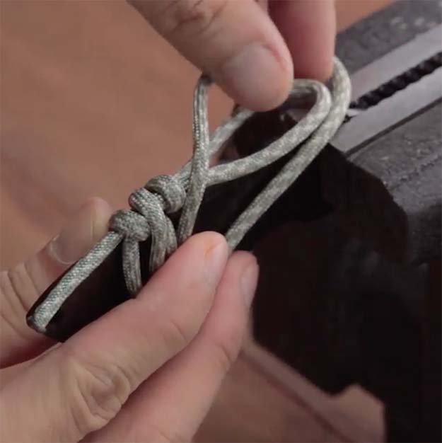 How To Make A Quick Release Paracord Knife Wrap