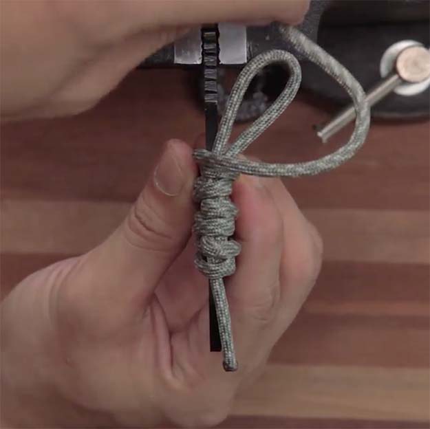 How To Make A Quick Release Paracord Knife Wrap