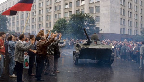 Martial Law in Russia in 1991. (Image via)