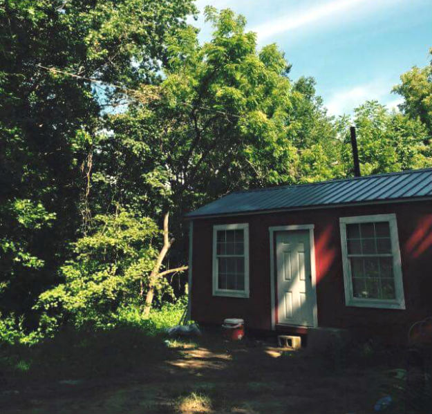 outside-view-of-home 7 Reasons Why A Tiny House For Survival Is A Great Idea