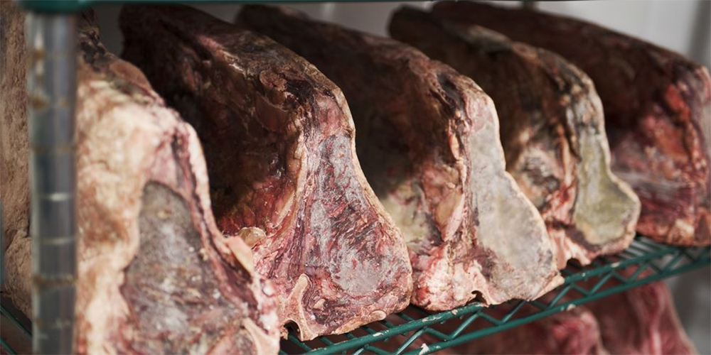 Pros and Cons of Dry-Aging | The Difference Between Dry-Aged and Wet-Aged Beef