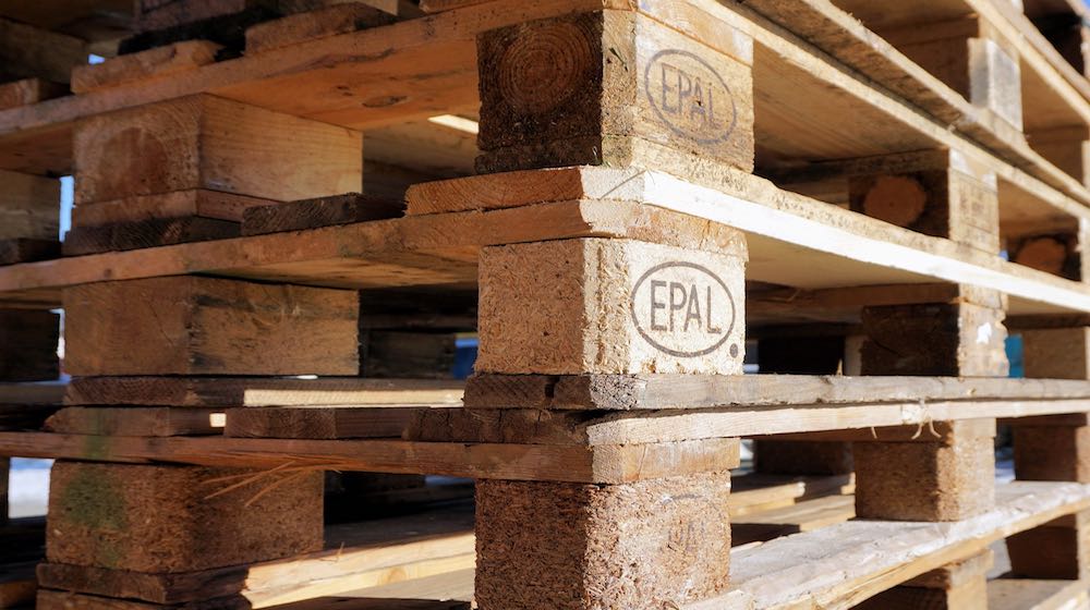 How To Disassemble A Wood Pallet
