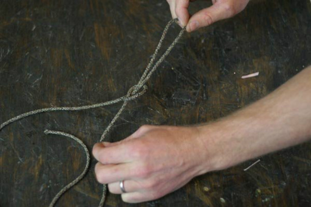 Step 3: Pull the right loop tight | Paracord Knots and Hitches | How To Make Paracord Hitches