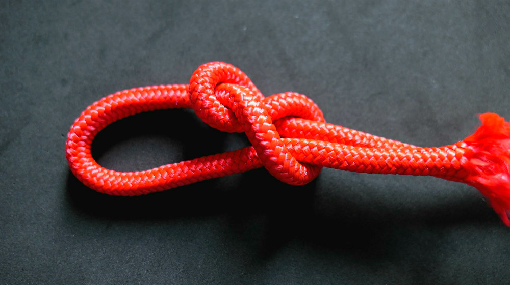 Feature | Red Paracord | Paracord Knots and Hitches | How To Make Paracord Hitches | paracord lanyard knots