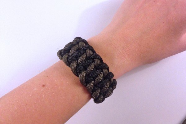 How to Make a Paracord Survival Bracelet: Tire Tread | Paracord: Everything You'll Ever Need to Know