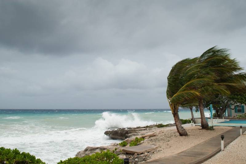 hurricane-about-batter-this-caribbean-beach hurricane survival