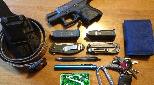 Prepared people carry a kit with them everywhere, everyday | Survival Preppers | 10 Qualities Of A Real Survivalist
