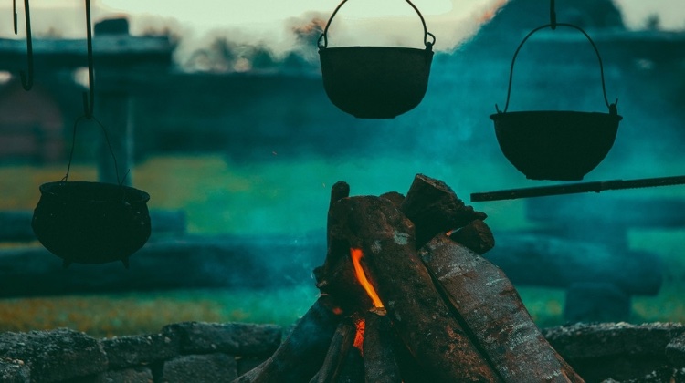 Feature | How to Make a Smokeless Campfire