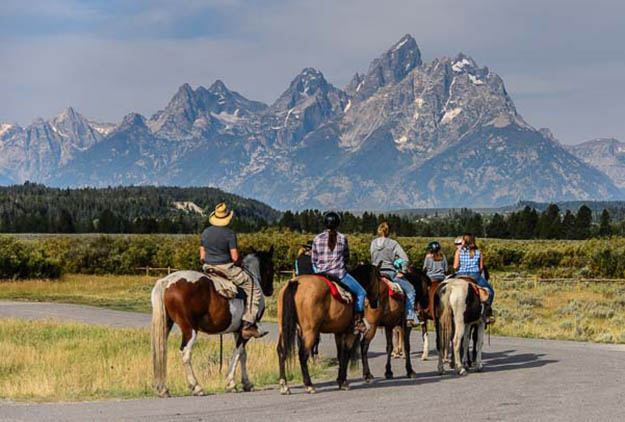 grand-teton-national-park-horseback-riding