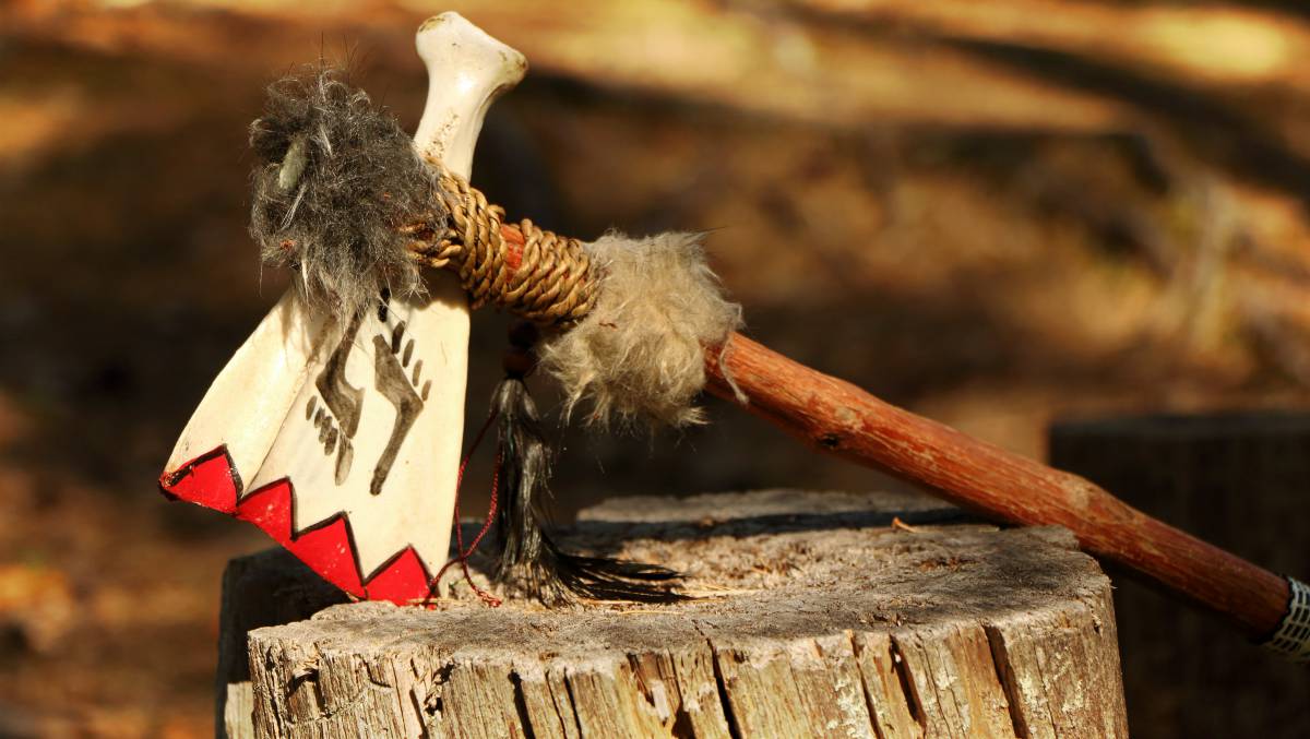Tomahawk axe made of bone | Preparing Your INCH Bag 