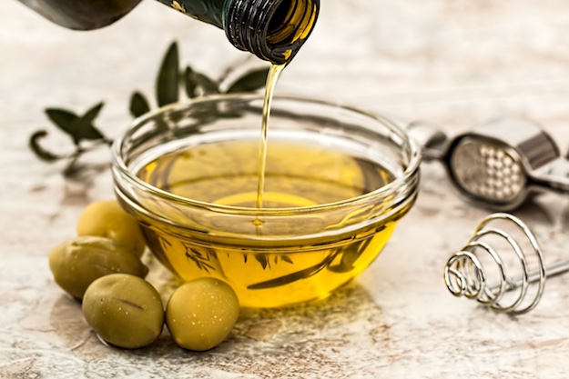 Home Remedies That Actually Work | Treat Eczema With Olive Oil