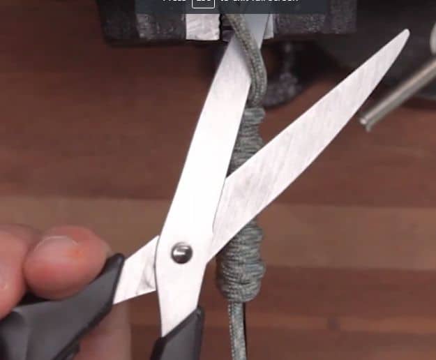Step 2: Make your first loop | How To Make A Quick-Release Paracord Knife Wrap