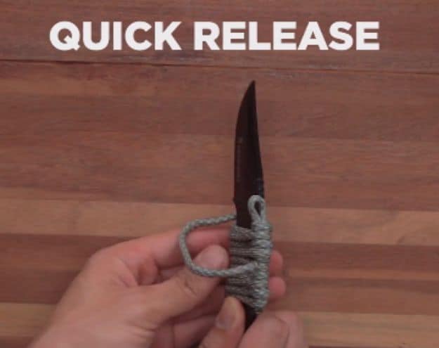 Step 2: Make your first loop | How To Make A Quick-Release Paracord Knife Wrap