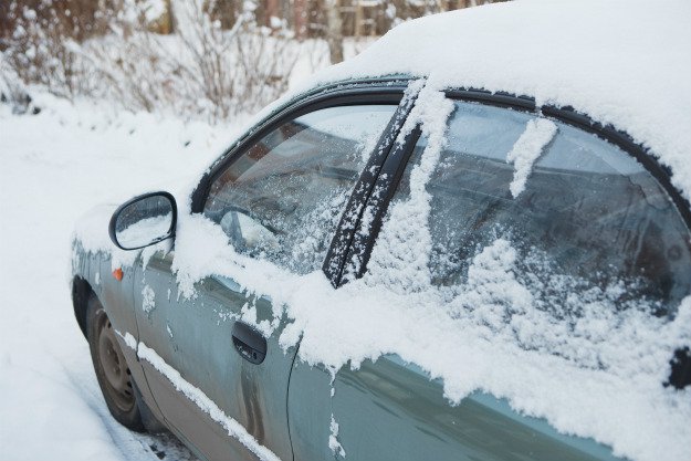 car-stuck-covered-in-snow Survival Emergency Car Kit | The DIY Kit That Could Save Your Life