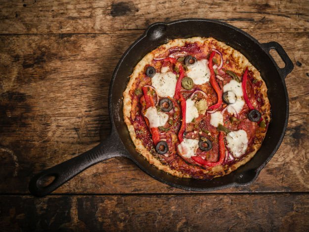 cast-iron-pizza 4 Quick and Easy Cast Iron Skillet Recipes To Try Tonight