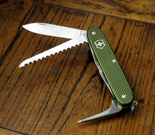 Farmer | The Best Swiss Army Knives For Survival | An Iconic Tool In Your Pocket