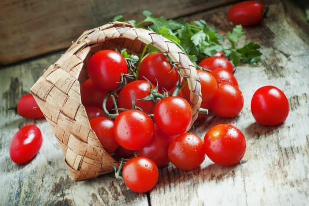 Easy To Grow Vegetables For Beginner Gardeners | Useful Survival Skills cherry tomatoes