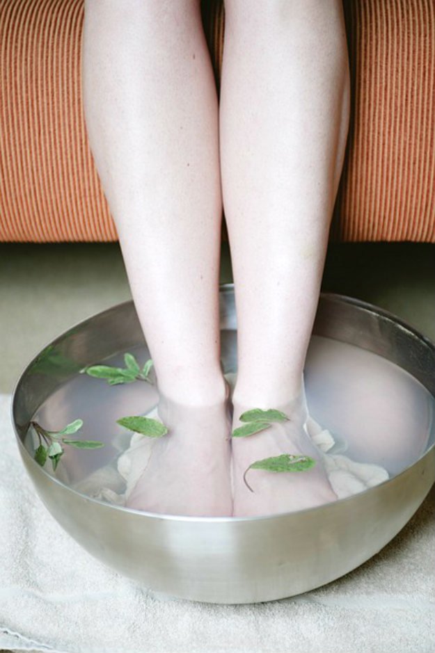 Soak Your Feet In Hot Water Mixed Mustard Powder | 13 Natural Remedies For Headaches