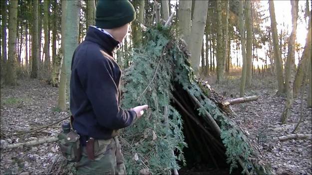 Finishing Touches | How to Build A Spider Shelter | A Survival Life Guide