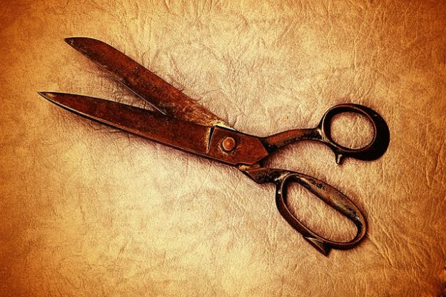 Sharpen Dull Scissors | Uncommon Uses For Aluminum Foil