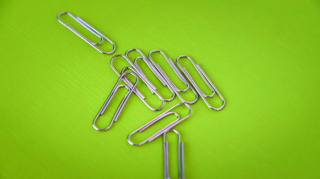 Make the Paperclip/Key | How To Escape Handcuffs Using A Paper Clip | how to pick handcuffs