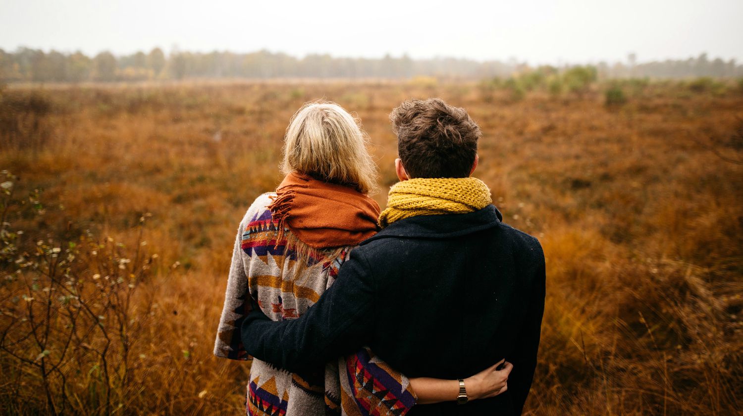 Feature | Couple looking in the fields | Couples Defense: What You Can Do With Your Partner To Stay Safe