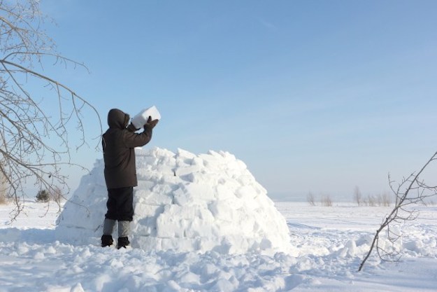 Building the Walls | How To Build An Igloo in 5 Easy Steps