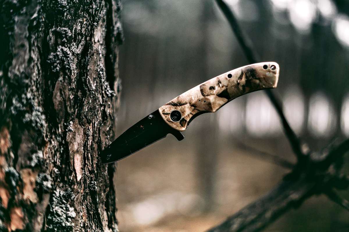 Knife in the woods | How To Sharpen A Knife At Camp [Video] 