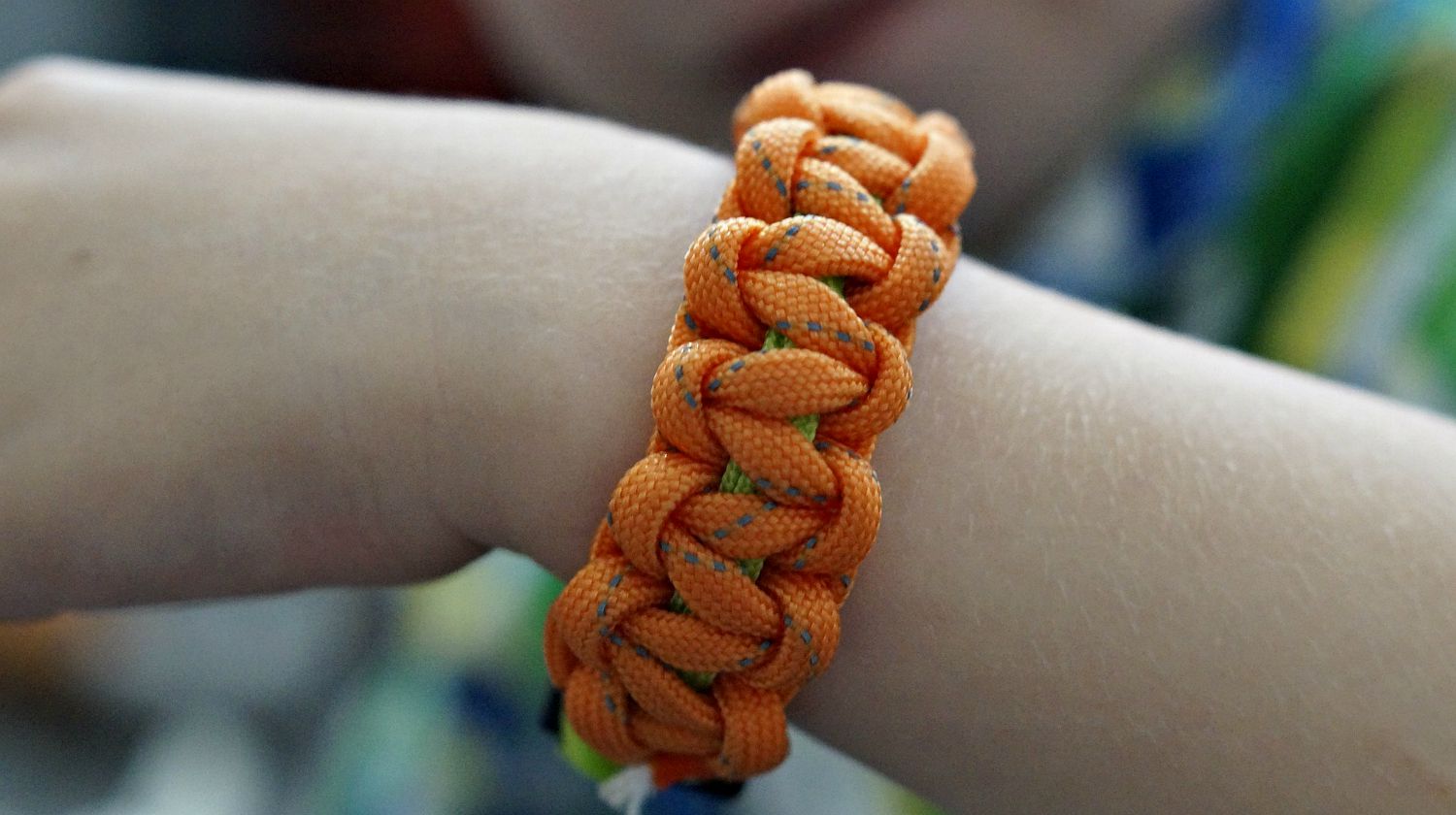 Feature | Orange paracord bracelet | Uses for Paracord That Will Surprise You