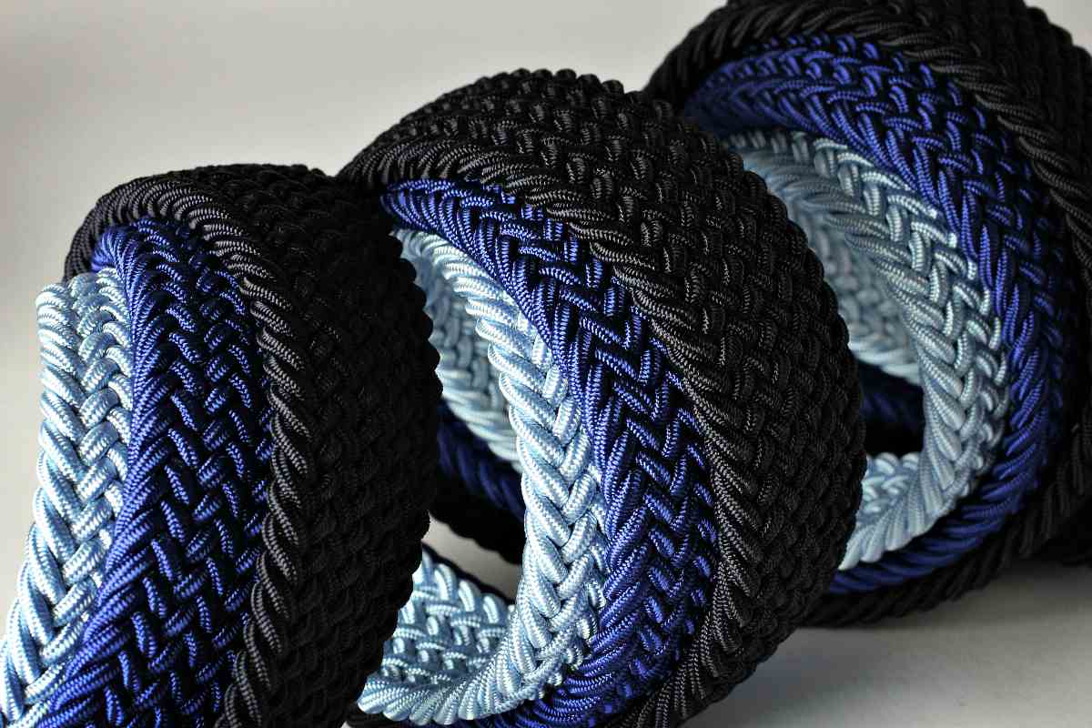 Paracord belt | Uses for Paracord That Will Surprise You