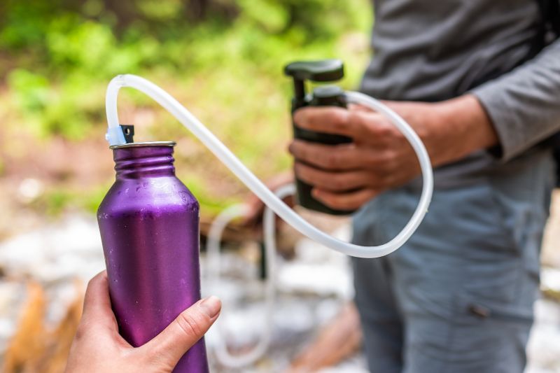 man-woman-couple-using-water-filter survival hacks
