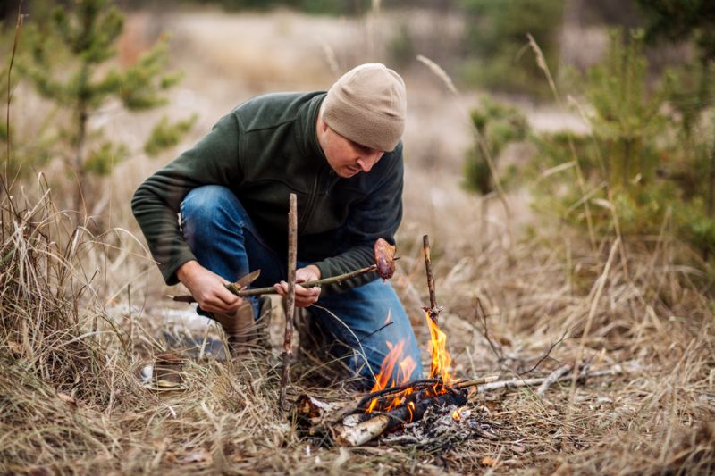 meat-on-stick-grilled-fire-bushcraft survival hacks
