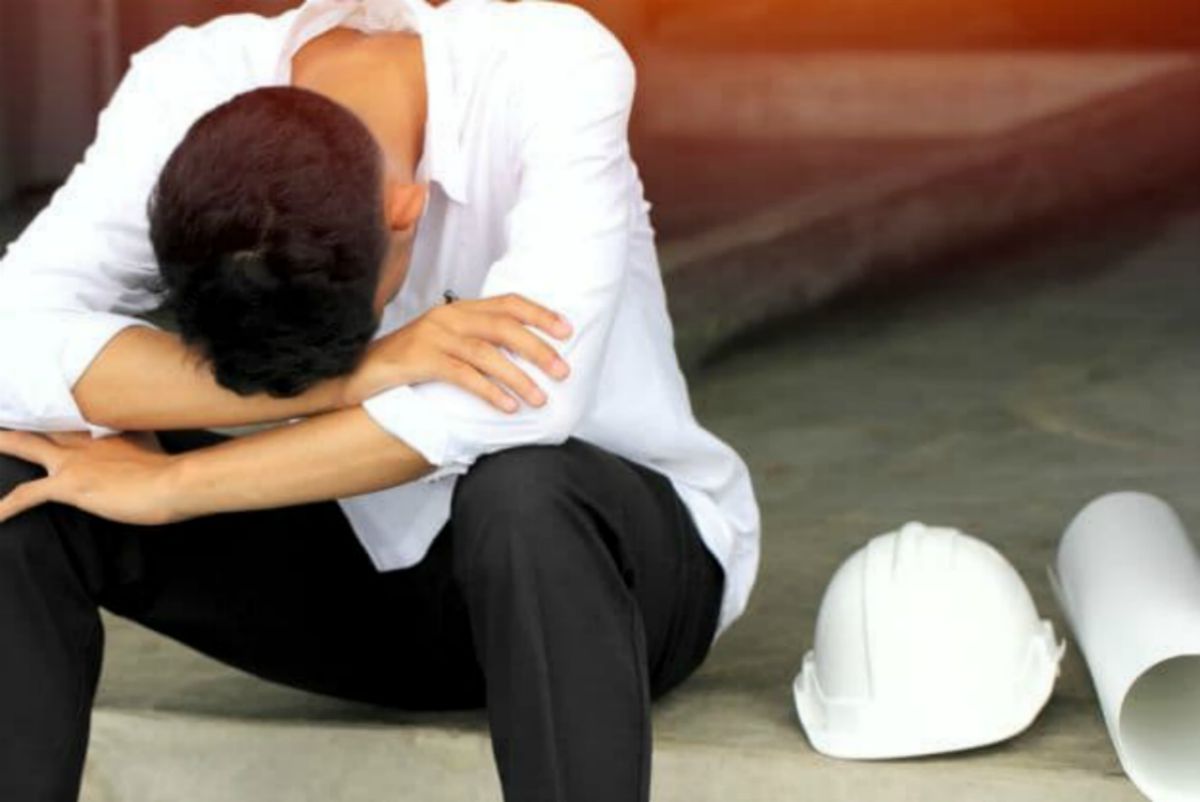 Man tired at work | Heart Attack Signs You Should Know To Survive When You Are Alone