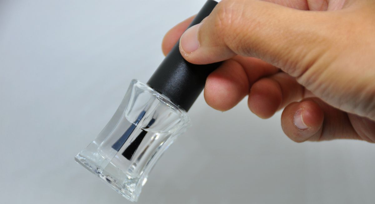 Clear nail polish | Ways To Remove A Splinter 