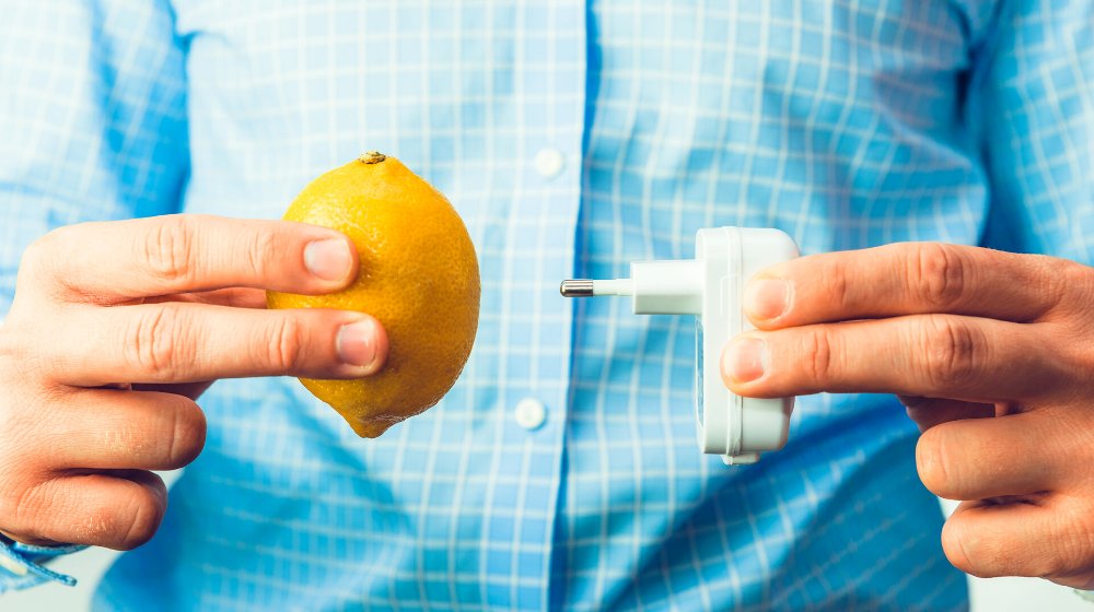 man holding lemon plug lemonade current | SHTF Life Hacks | Secret Prepper Tip List | featured