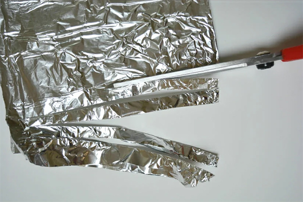 Sharpen Dull Scissors | Uncommon Aluminum Foil Survival Uses