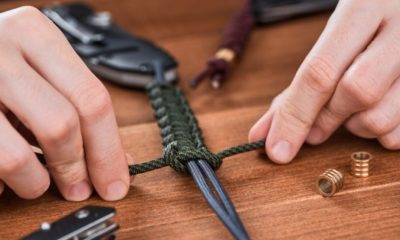 close-on-hands-making-paracord-cobra paracord projects | Featured Image