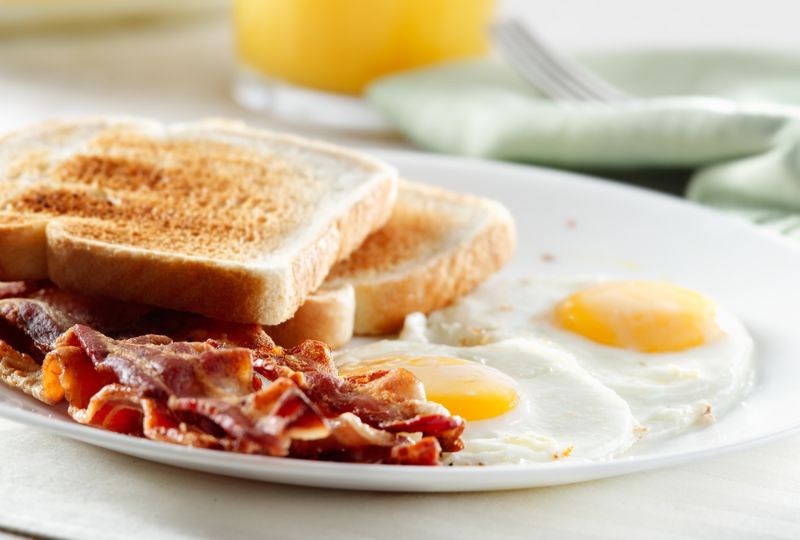 bacon-eggs-toast-breakfast | Campfire Recipes
