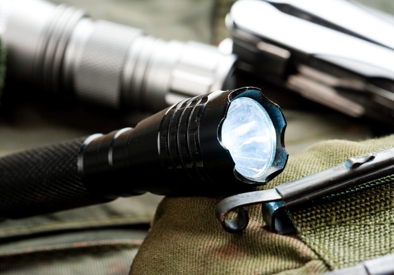 pocket flashlight everyday carry edc | prepper website