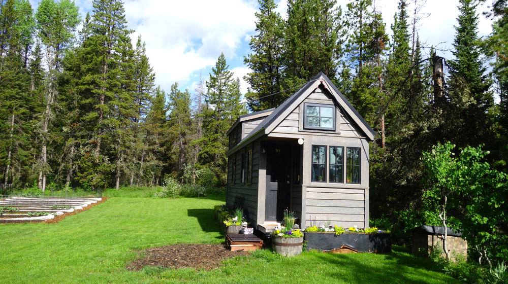 Feature | Advantages of Living in an Off Grid Tiny Cabin
