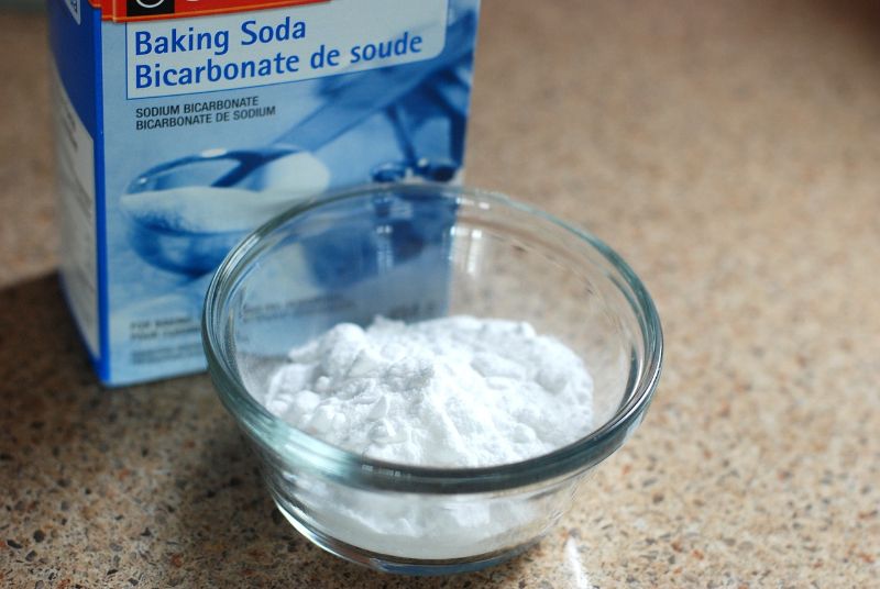 baking-soda-box-white-powder-homemade-deicer-PB