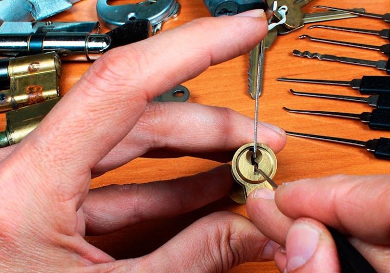 locksmith-picks-cylinder-lock-lockpick-tension | locksmith work