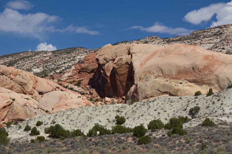 Trail scenery in the Dinosaur National Monument in Colorado-best hiking trails