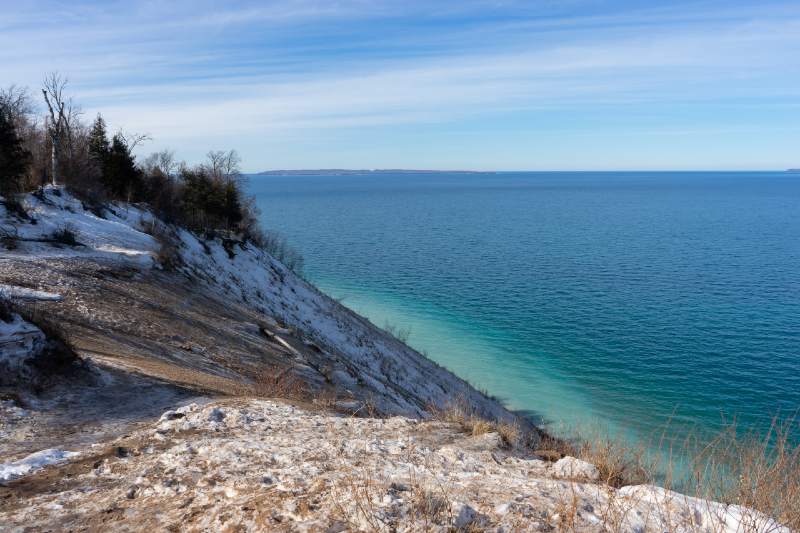 View from Pyramid Point trail of the Lake Michigan in winter-best hiking trails